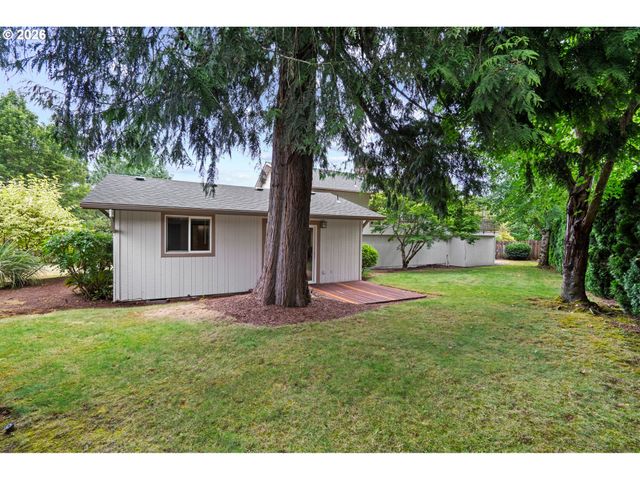 1800 N PONDEROSA St, Canby, OR 97013