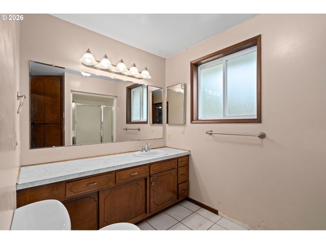1800 N PONDEROSA St, Canby, OR 97013