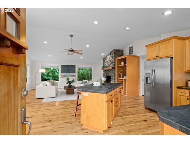 1800 N PONDEROSA St, Canby, OR 97013