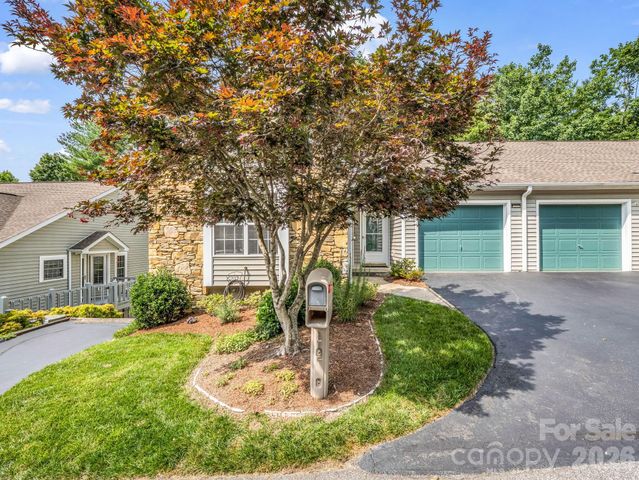 341 Laurel Park Place, Hendersonville, NC 28791