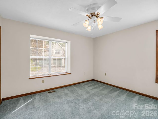 341 Laurel Park Place, Hendersonville, NC 28791