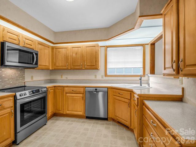 341 Laurel Park Place, Hendersonville, NC 28791