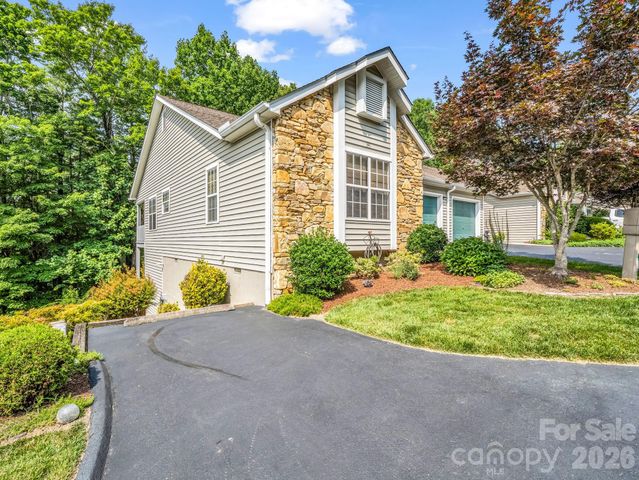 341 Laurel Park Place, Hendersonville, NC 28791
