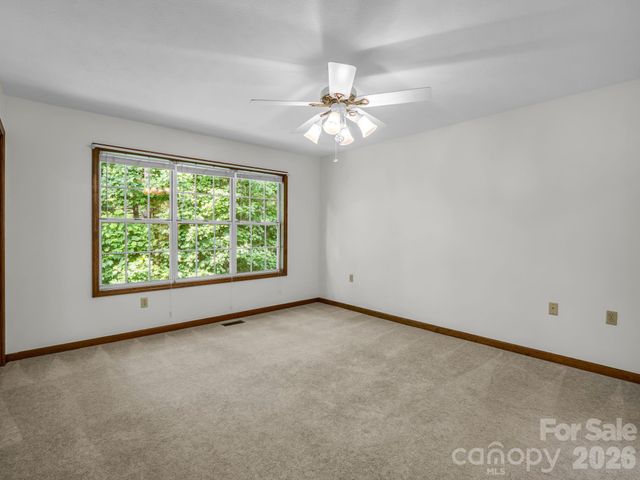 341 Laurel Park Place, Hendersonville, NC 28791