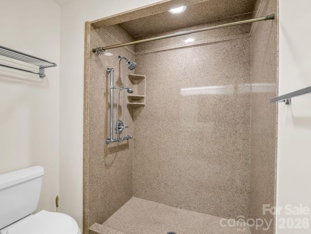 341 Laurel Park Place, Hendersonville, NC 28791