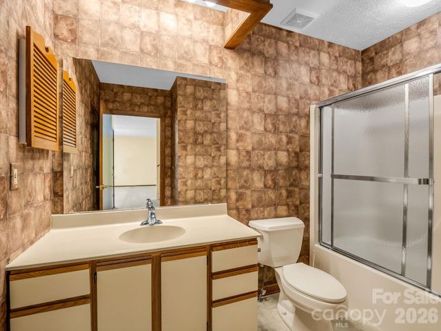 341 Laurel Park Place, Hendersonville, NC 28791
