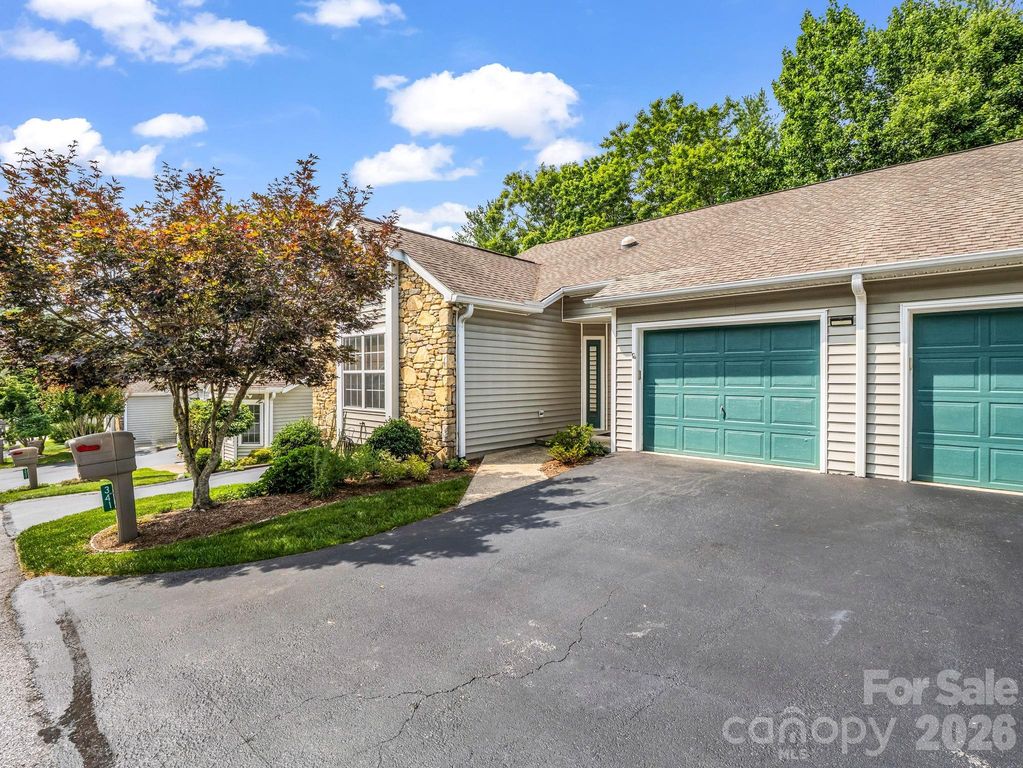 341 Laurel Park Place, Hendersonville, NC 28791