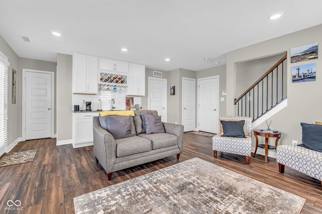 7282 Zanesville Road, Carmel, IN 46033