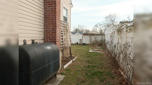 839 7th Street, West Babylon, NY 11704