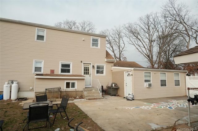 839 7th Street, West Babylon, NY 11704