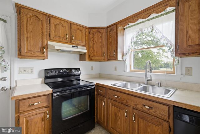 108 CHERRY HILL FARM DR, Kearneysville, WV 25430