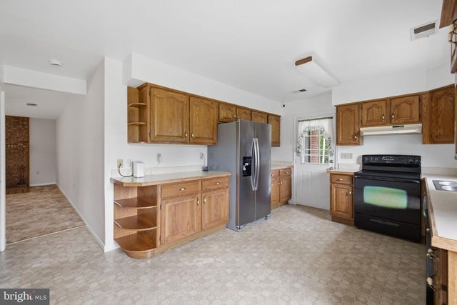 108 CHERRY HILL FARM DR, Kearneysville, WV 25430
