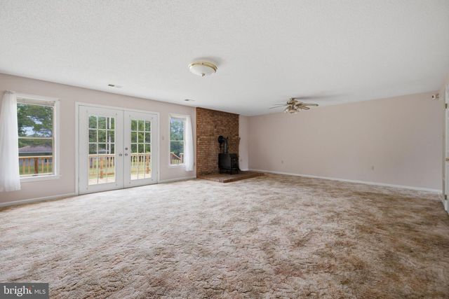 108 CHERRY HILL FARM DR, Kearneysville, WV 25430