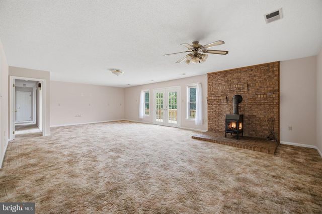 108 CHERRY HILL FARM DR, Kearneysville, WV 25430