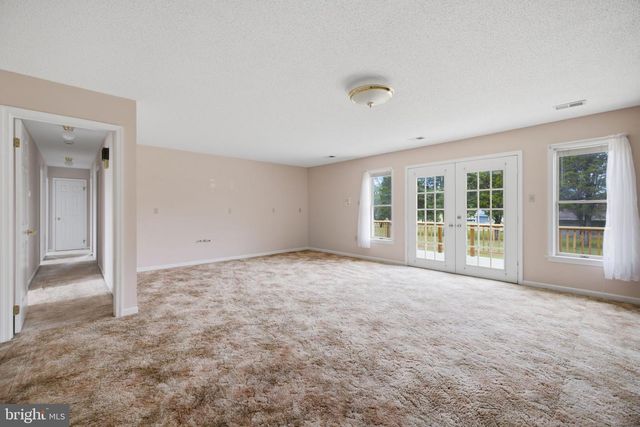 108 CHERRY HILL FARM DR, Kearneysville, WV 25430