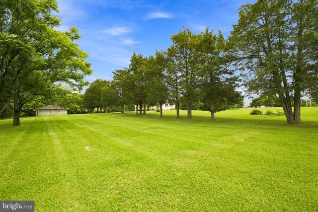 108 CHERRY HILL FARM DR, Kearneysville, WV 25430