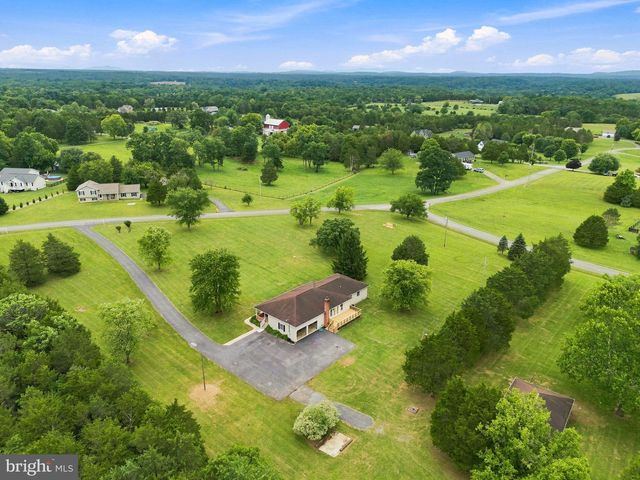 108 CHERRY HILL FARM DR, Kearneysville, WV 25430