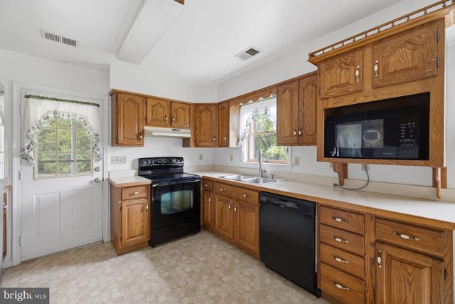 108 CHERRY HILL FARM DR, Kearneysville, WV 25430