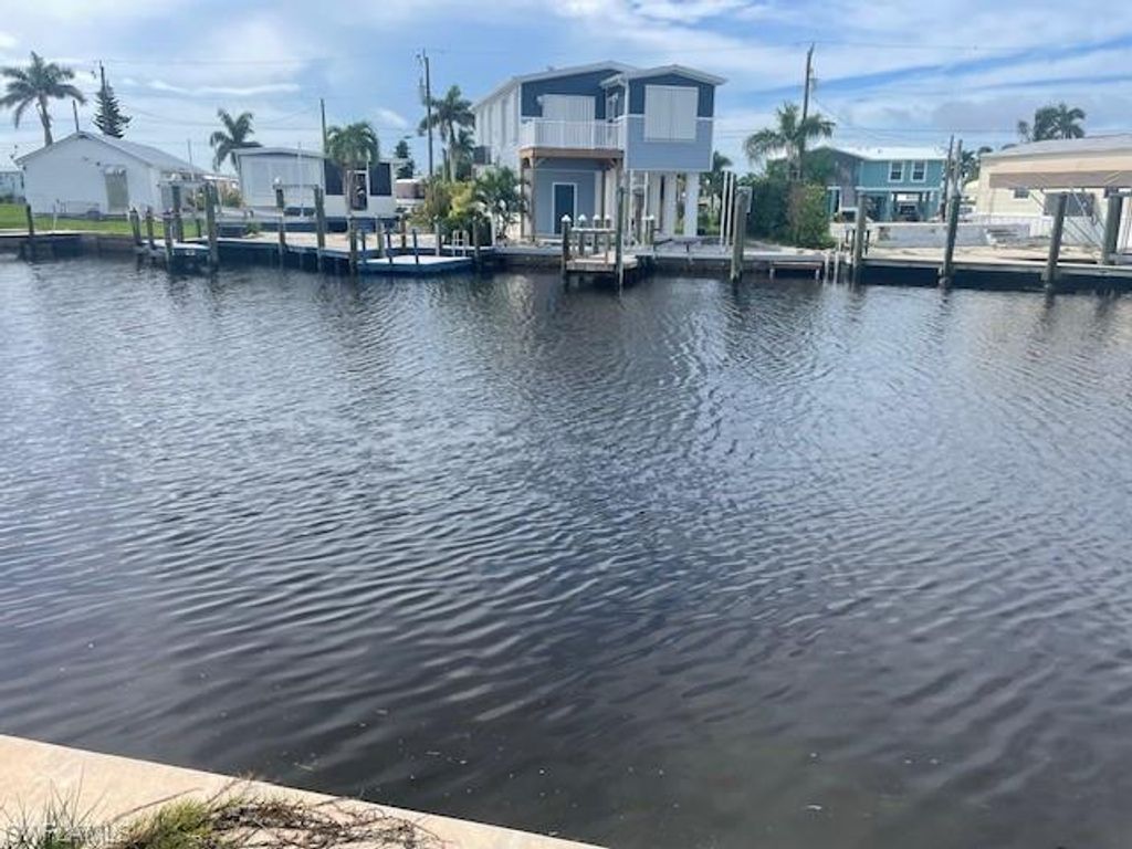 3875 Royal Palm DR, ST. JAMES CITY, FL 33956 — photo 2