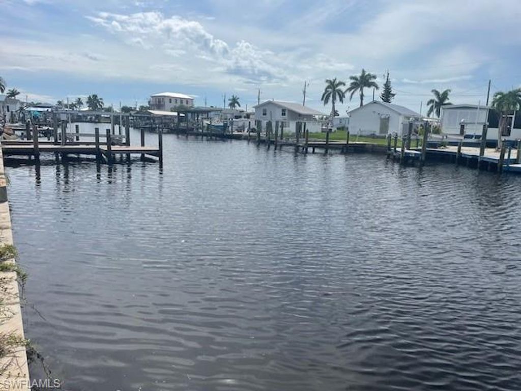 3875 Royal Palm DR, ST. JAMES CITY, FL 33956 — photo 3