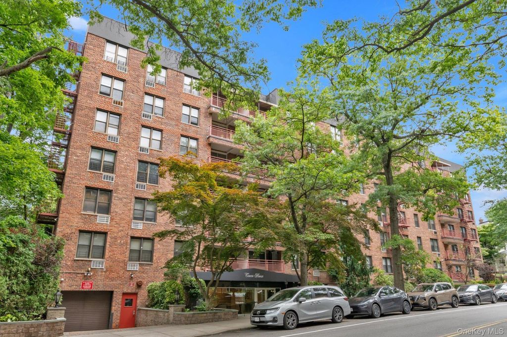 43-25 Douglaston Parkway #2-G, Douglaston, NY 11363 — exterior