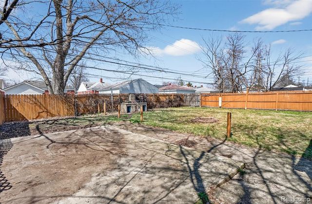 23131 Lambrecht Avenue, Eastpointe, MI 48021