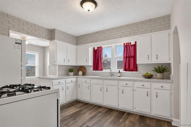 23131 Lambrecht Avenue, Eastpointe, MI 48021