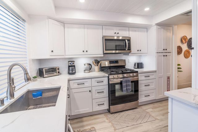 2415 Los Patos Drive, Palm Springs, CA 92264