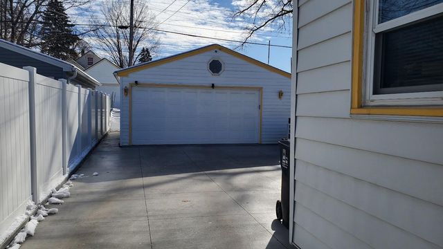 2156 Bush Avenue E, Saint Paul, MN 55119