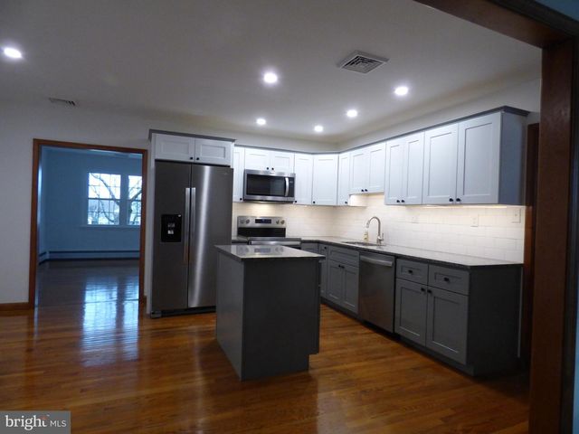 151 WASHINGTON ST, Red Hill, PA 18076