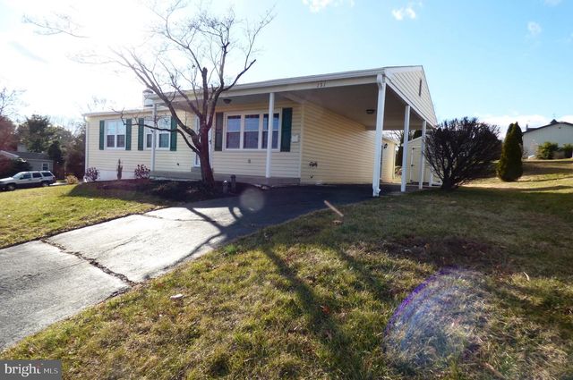 151 WASHINGTON ST, Red Hill, PA 18076