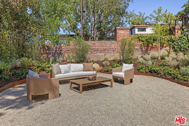 2536 Micheltorena Street, Los Angeles, CA 90039