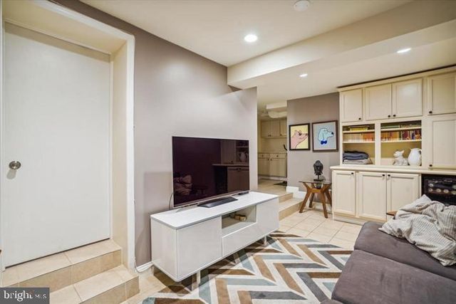 705 AVON PL, Alexandria, VA 22314