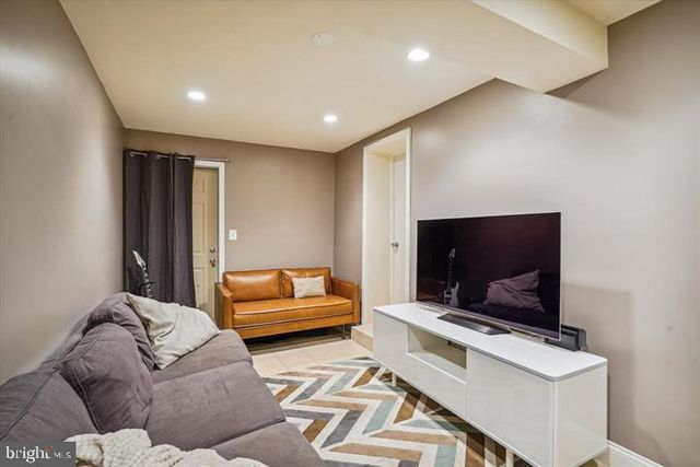 705 AVON PL, Alexandria, VA 22314