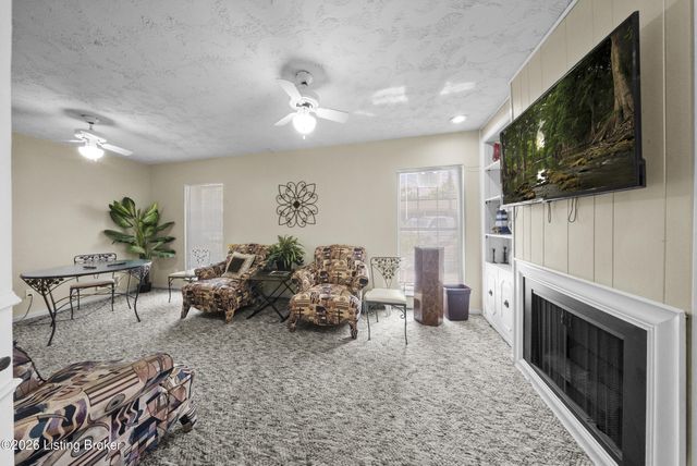 4825 Sherburn Ln 307-B, Louisville, KY 40207