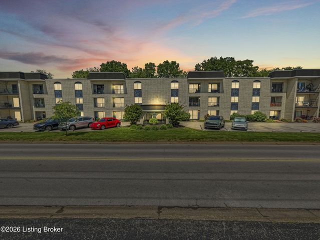 4825 Sherburn Ln 307-B, Louisville, KY 40207