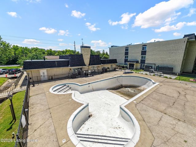 4825 Sherburn Ln 307-B, Louisville, KY 40207