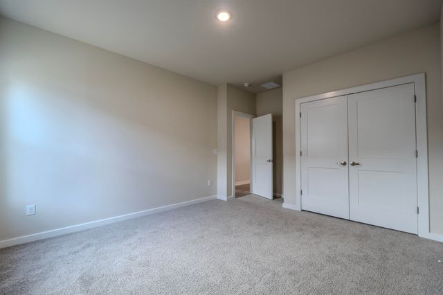 1566 N Emerald Valley Dr, Mulvane, KS 67110