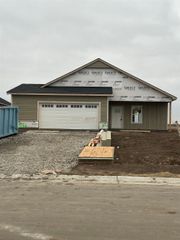 1566 N Emerald Valley Dr, Mulvane, KS 67110