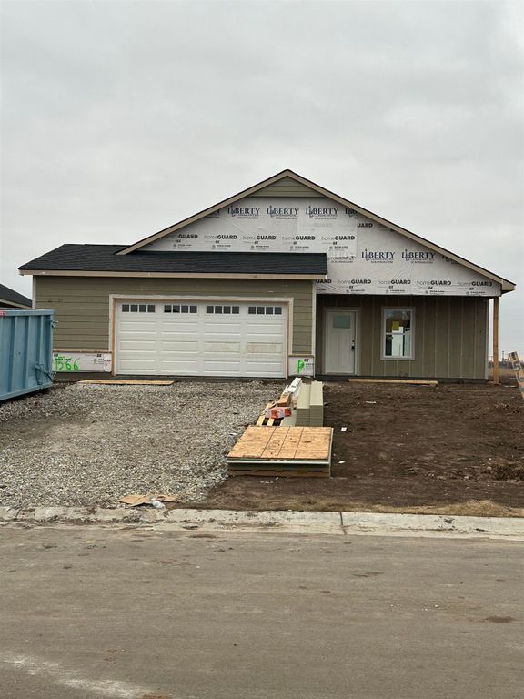 1566 N Emerald Valley Dr, Mulvane, KS 67110