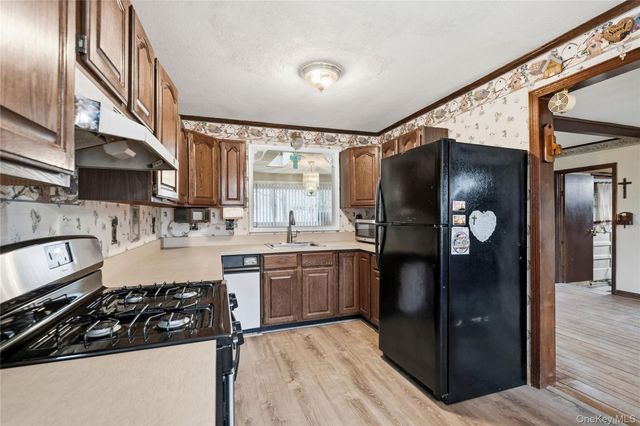 24 Avenue A, Holbrook, NY 11741