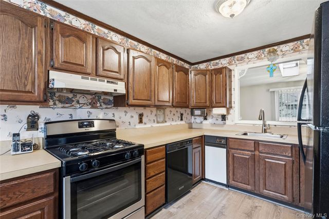 24 Avenue A, Holbrook, NY 11741