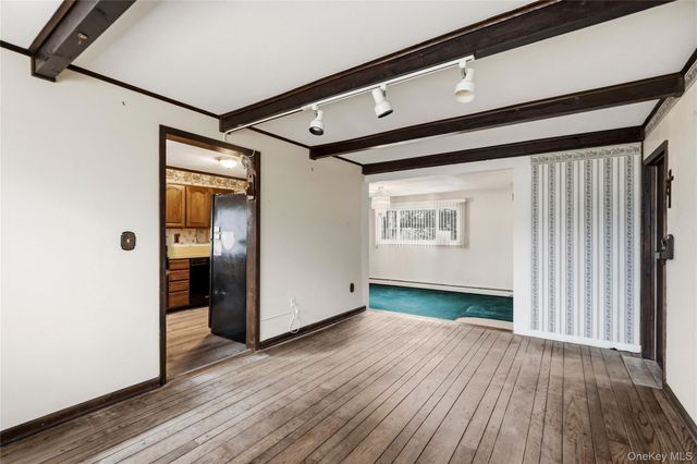 24 Avenue A, Holbrook, NY 11741