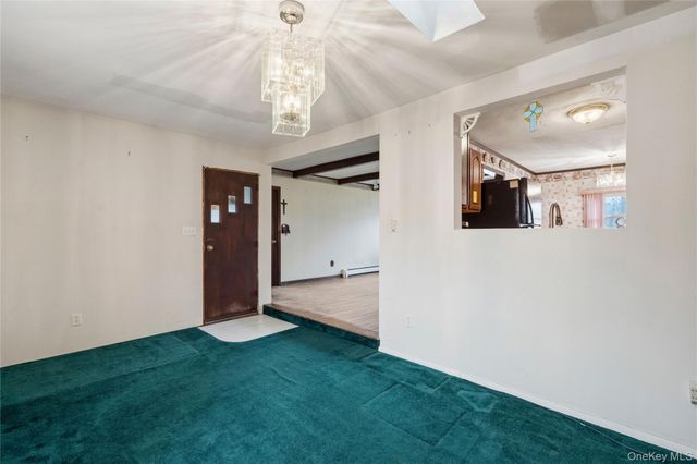 24 Avenue A, Holbrook, NY 11741