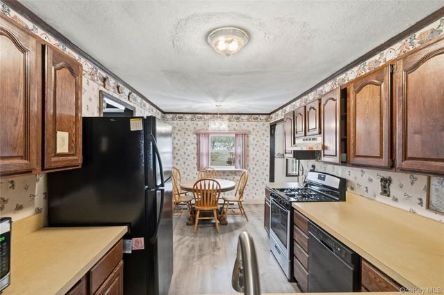 24 Avenue A, Holbrook, NY 11741