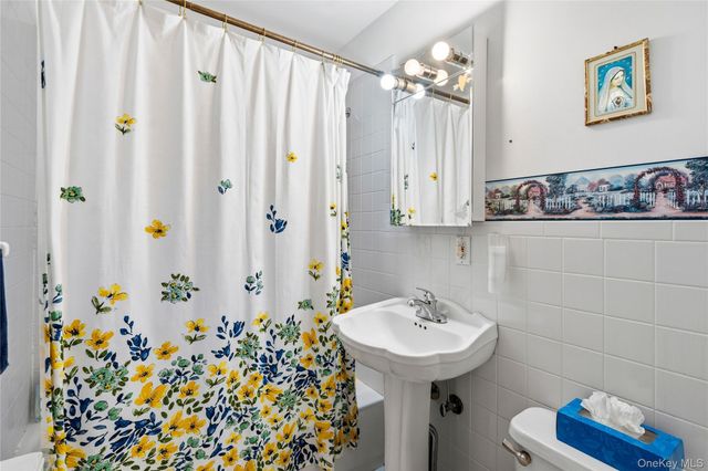 24 Avenue A, Holbrook, NY 11741