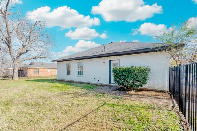 216 & 220 E Walcott Street, Pilot Point, TX 76258
