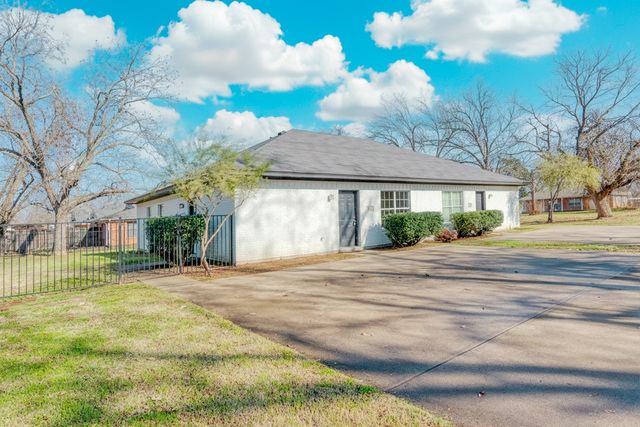 216 & 220 E Walcott Street, Pilot Point, TX 76258