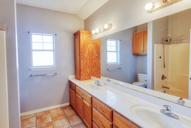 216 & 220 E Walcott Street, Pilot Point, TX 76258