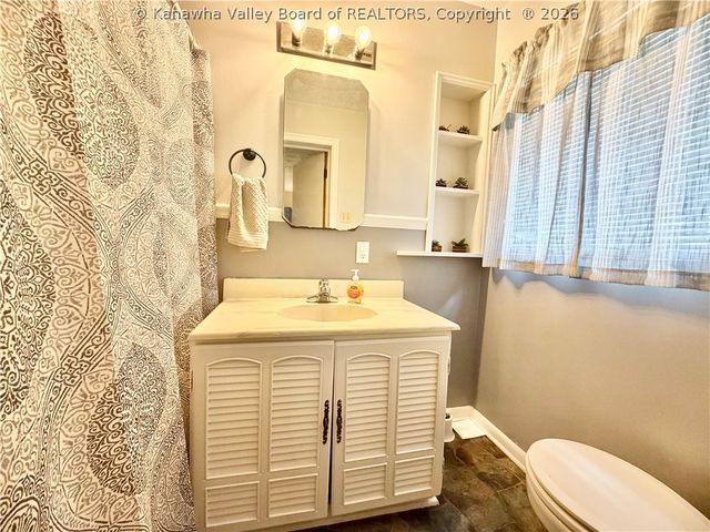870 Vine Street, St Albans, WV 25177